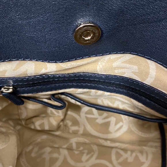 Micheal Kors Bag - Picture 8 of 9